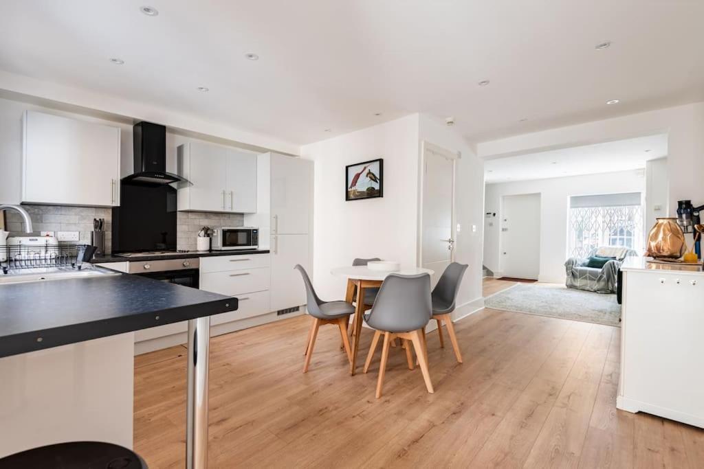 2bd Mews House, Wanstead Casa vacanze Londra